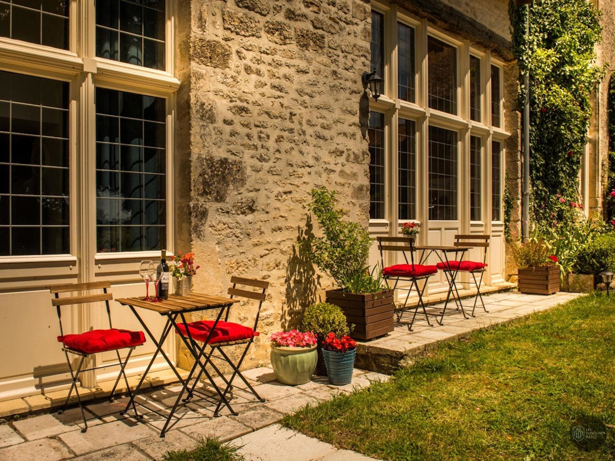 Restaurant du château Chateau des Loges à Le en Auvergne-Rhône-Alpes - séminaire le perreon, france