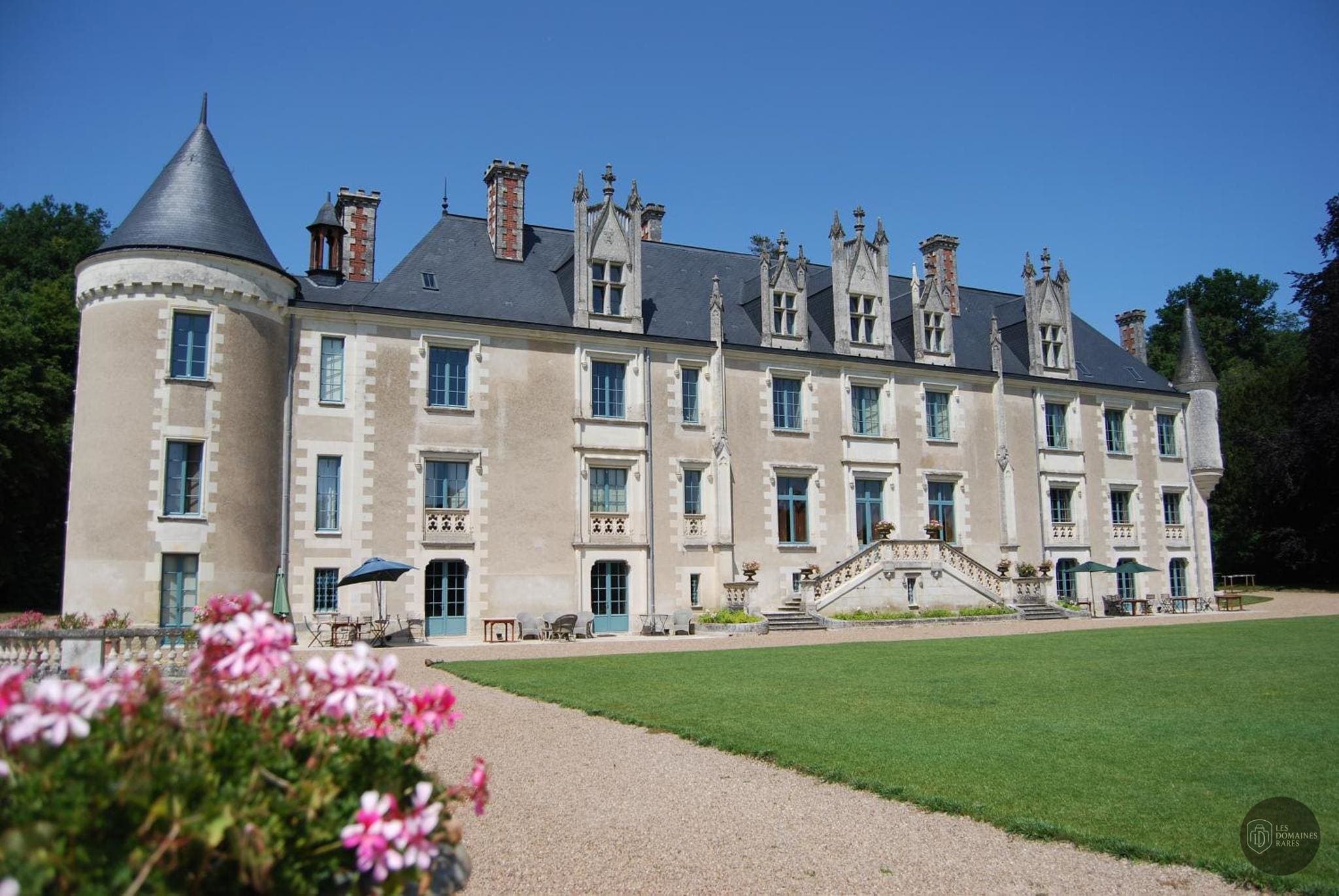 Vue extérieure du château Chateau des Ravatys en Auvergne-Rhône-Alpes