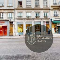 Façade du bâtiment depuis la rue