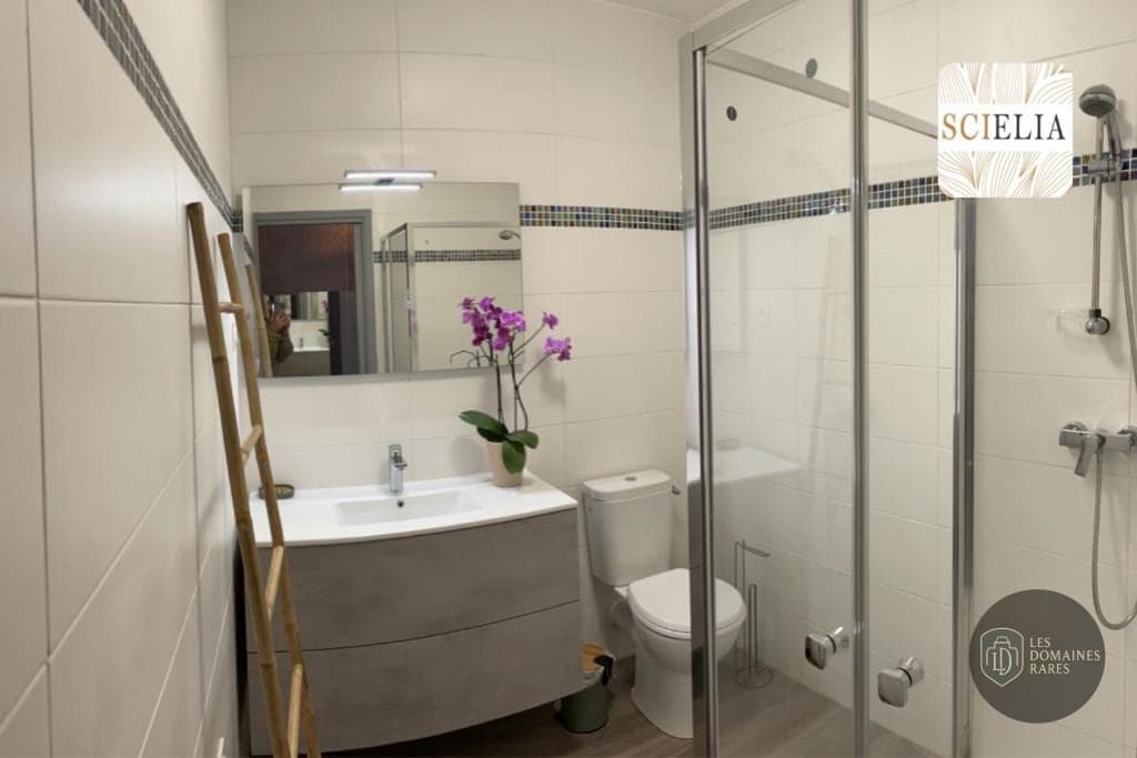 Salle de bain du moulin Chez Françoise à Paris en Île-de-France
