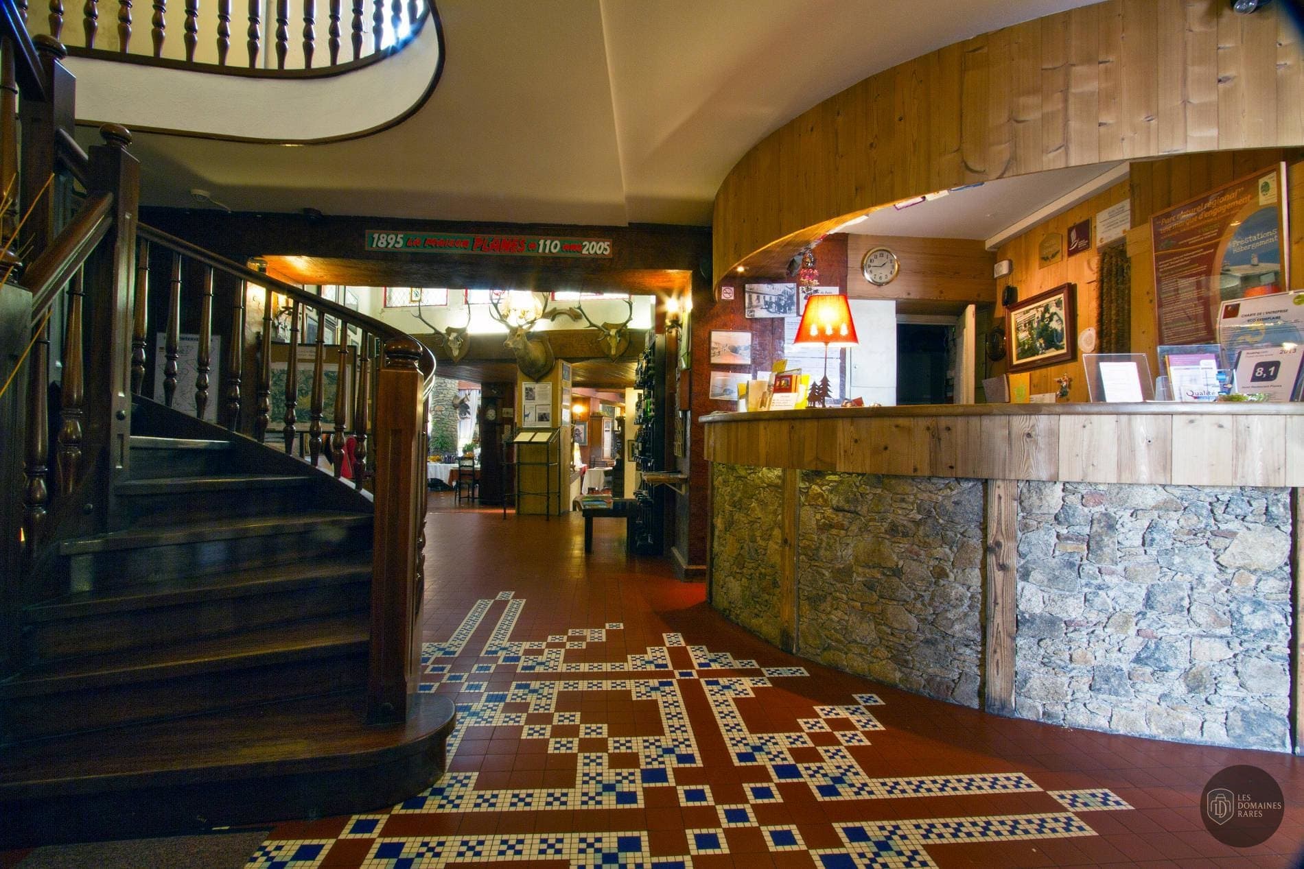 Hall d'entrée et réception de l'hôtel