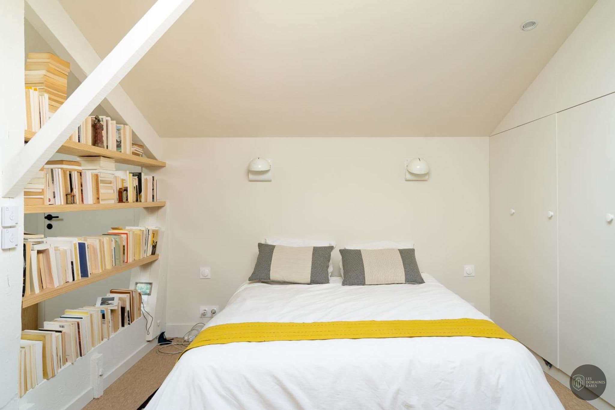 Chambre du salle de réception Chez Raspoutine à Paris en Île-de-France - séminaire paris france coordonnées gps latitude : 48.871473