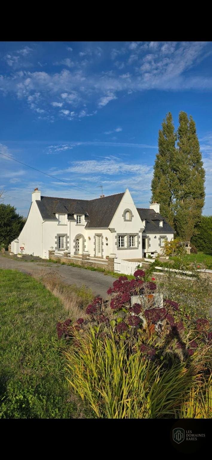 Vue extérieure de l'hôtel Chez la Rose à Juliénas en Auvergne-Rhône-Alpes