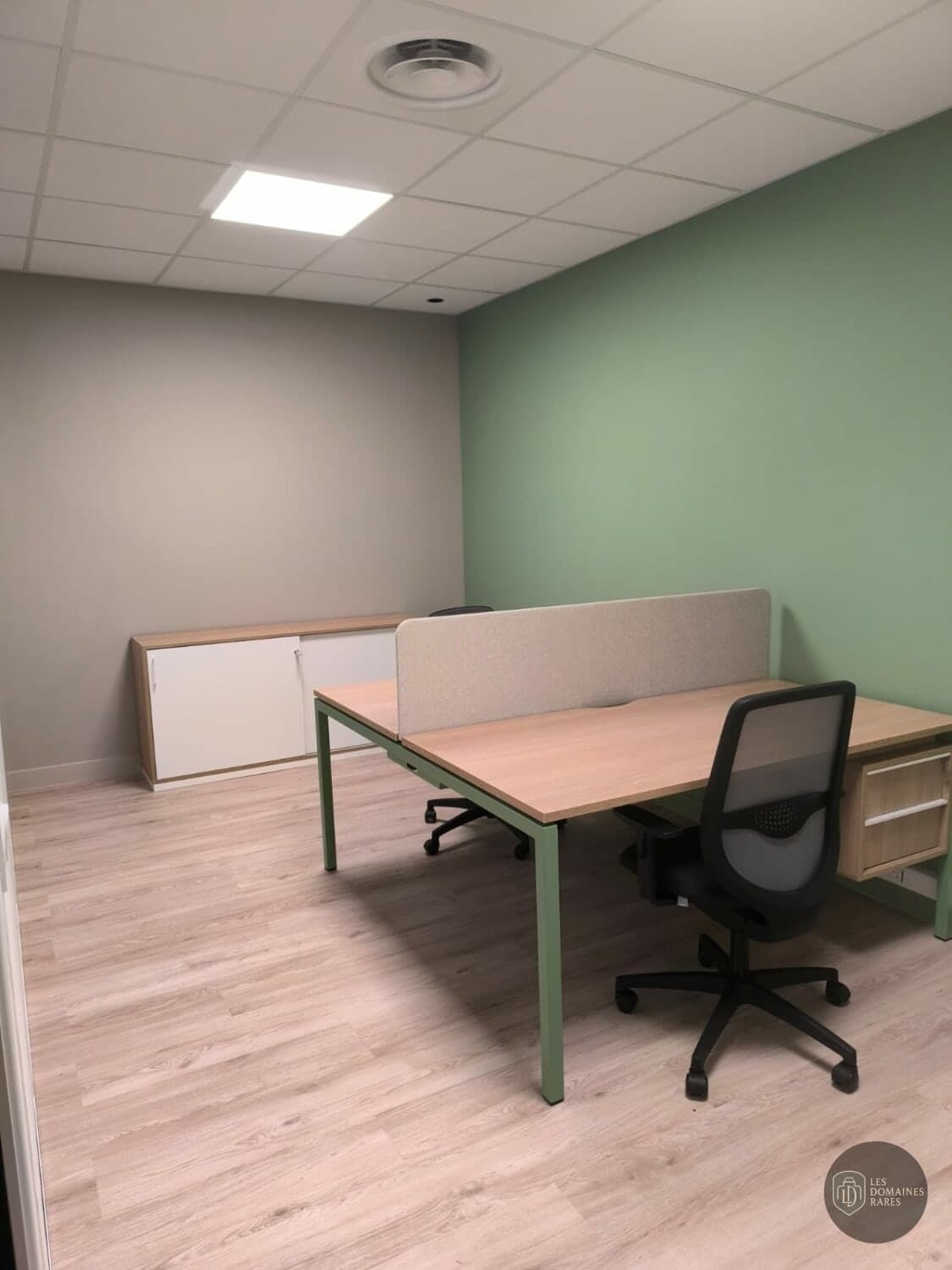 Salle de réunion 8 de l'espace de coworking Chlorofeel à Meyzieu en Auvergne-Rhône-Alpes