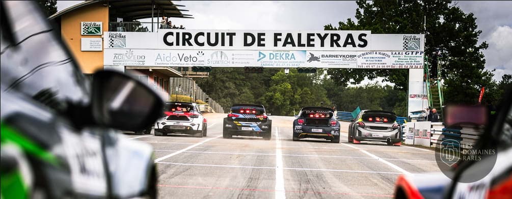 Vue extérieure du lieu Circuit de Faleyras à Faleyras en Nouvelle-Aquitaine