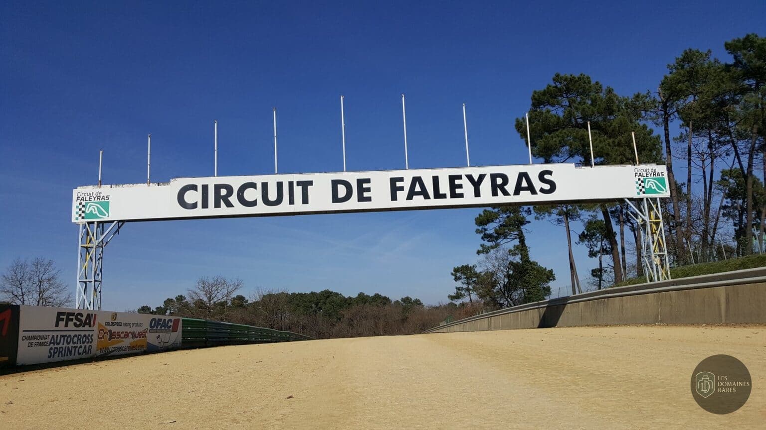 Vue extérieure du lieu Circuit de Faleyras à Faleyras en Nouvelle-Aquitaine