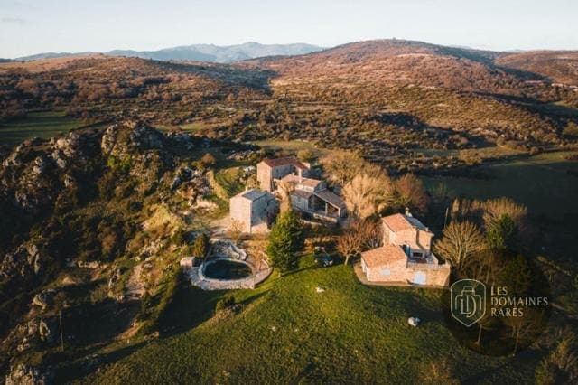 Vue extérieure du lieu Cirque Imagine en Auvergne-Rhône-Alpes
