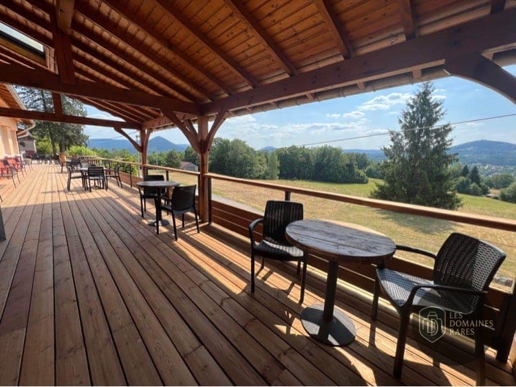 Terrasse avec vue sur la campagne