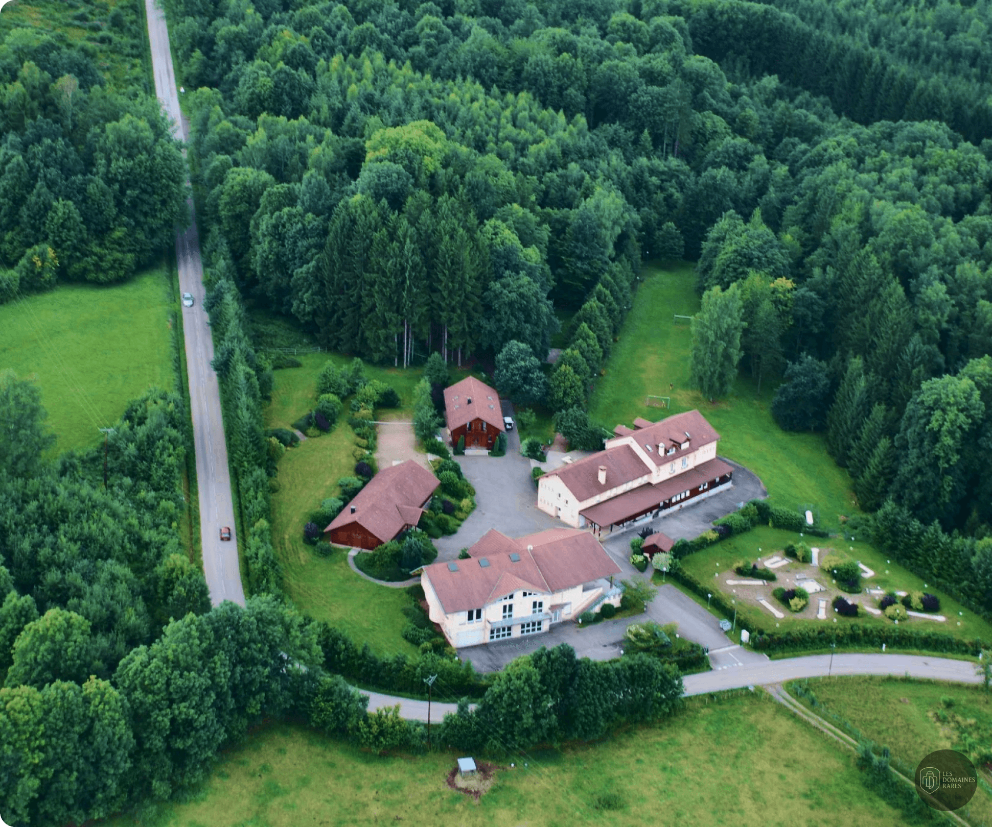 Vue aérienne du domaine et ses environs