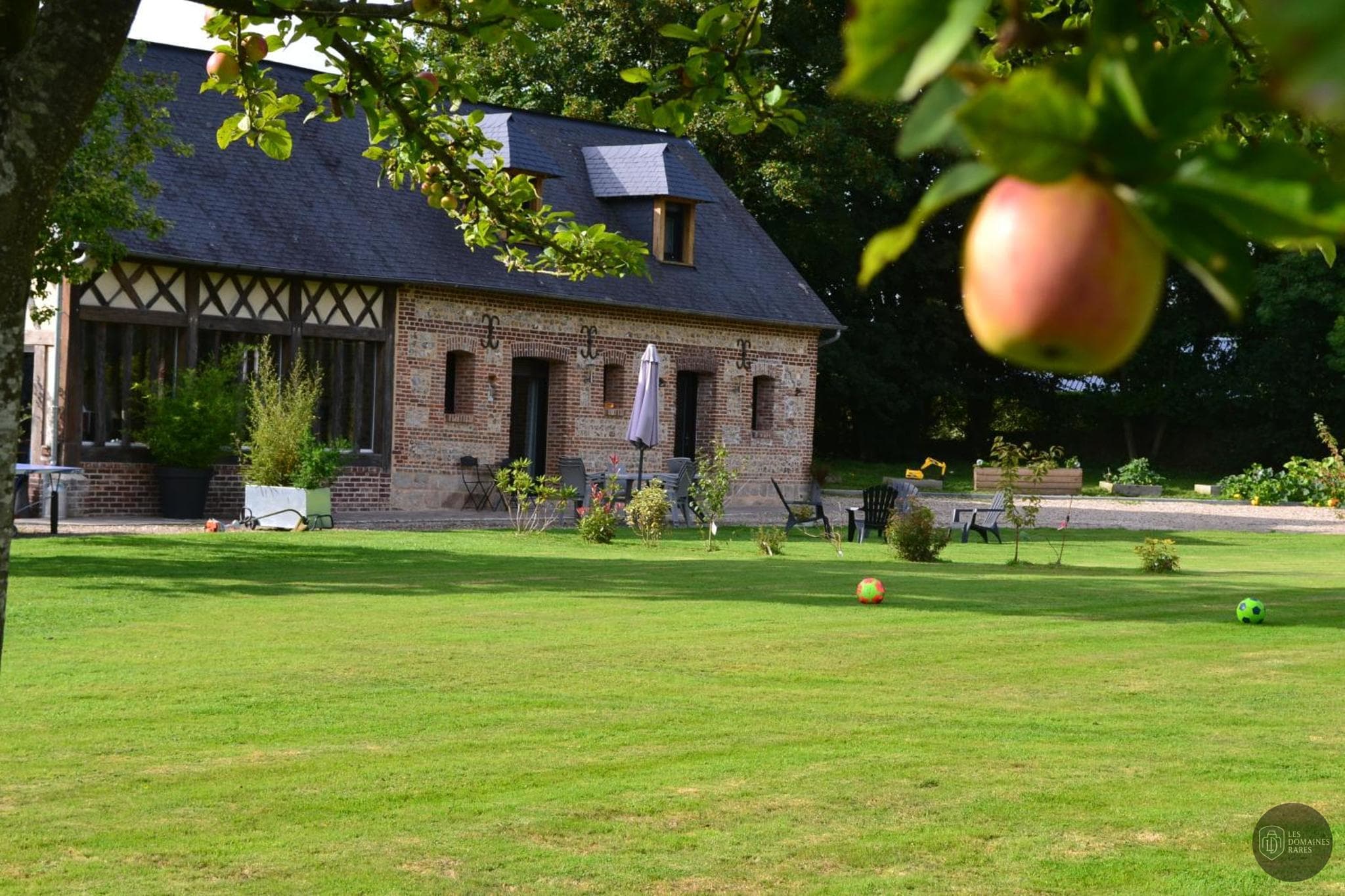 Vue extérieure du lieu Clos Masure à Belmesnil en Normandie