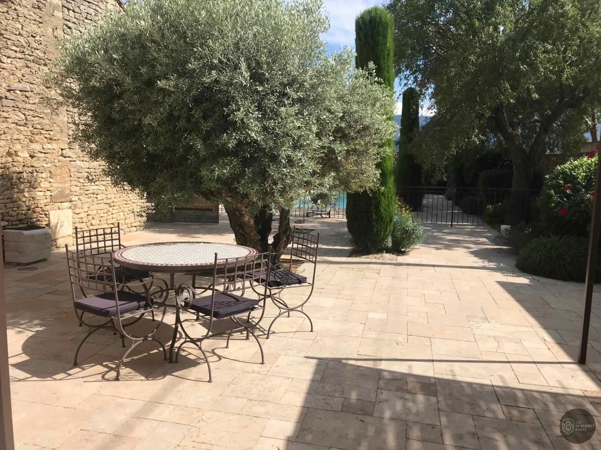 Vue extérieure du domaine Clos de l'Amandaie à Aumelas en Occitanie