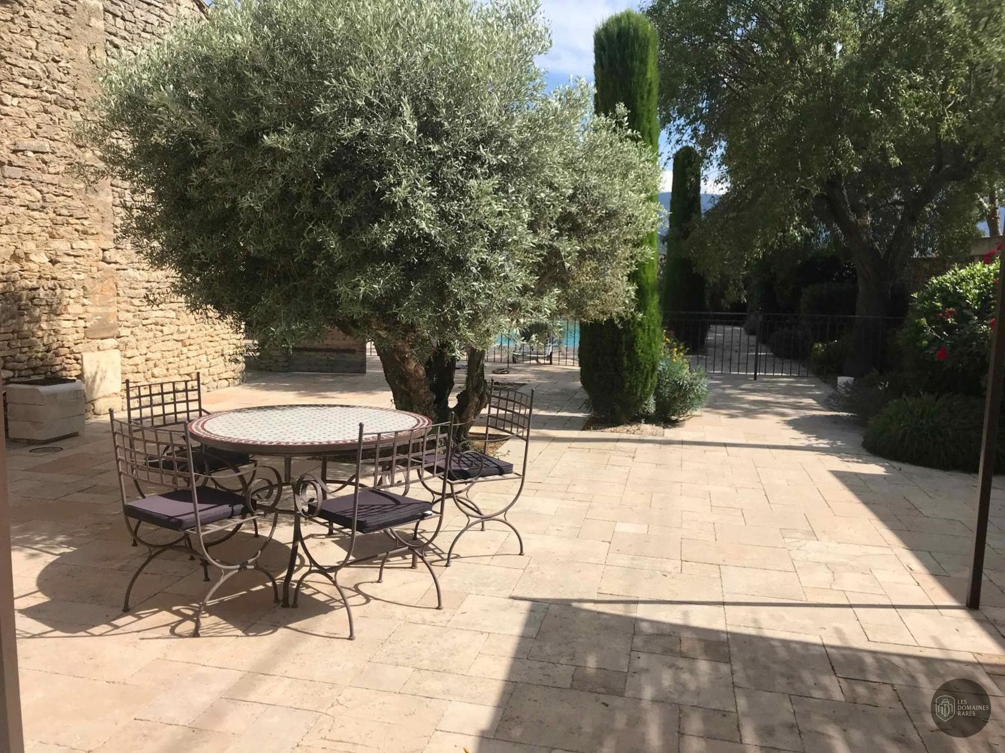 Vue extérieure du domaine Clos de l'Amandaie à Aumelas en Occitanie