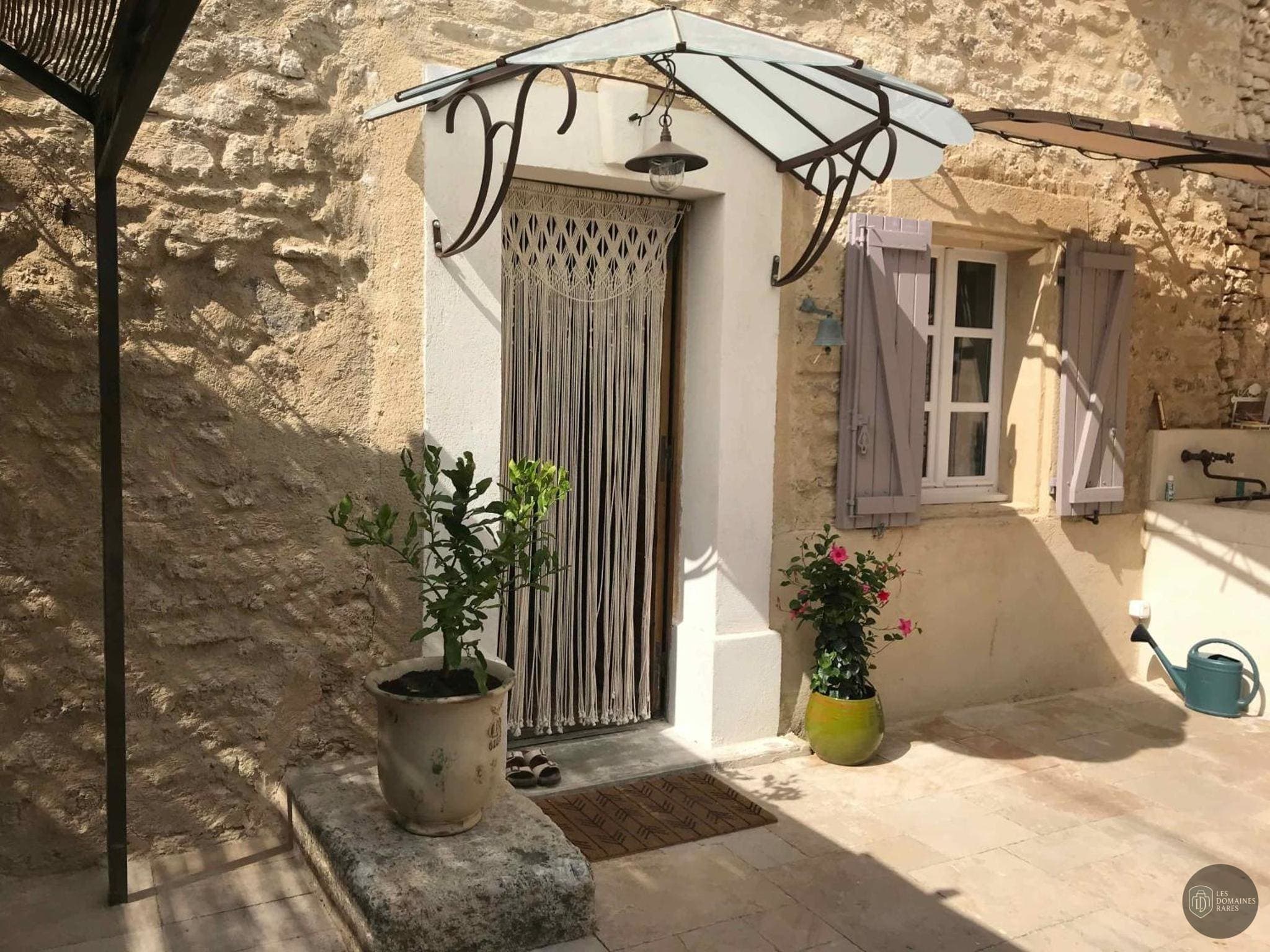 Vue extérieure du domaine Clos de l'Amandaie à Aumelas en Occitanie
