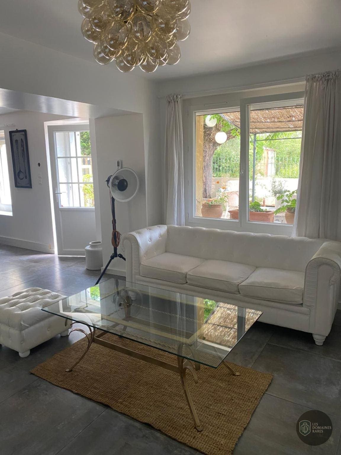 Espace intérieur de l'hôtel Clos des garrigues en Occitanie