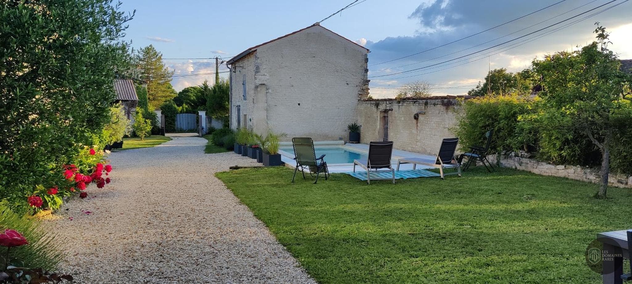 Vue extérieure du domaine Clos du Puits en Auvergne-Rhône-Alpes