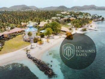 Vue aérienne Club Med en bord de mer