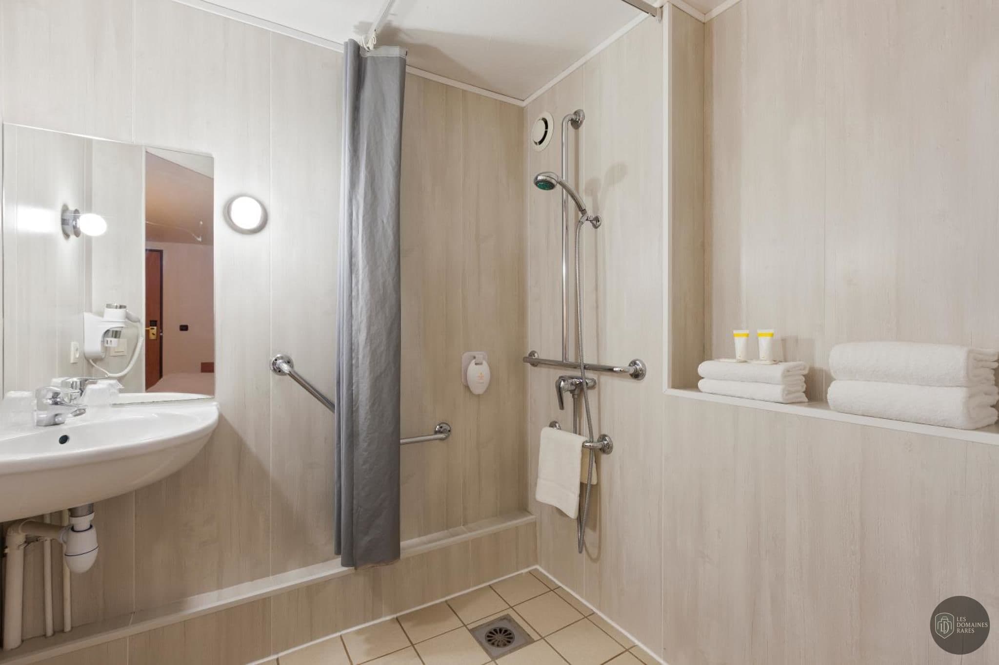 Vue extérieure de l'hôtel Comfort Hotel Evreux à Evreux en Normandie