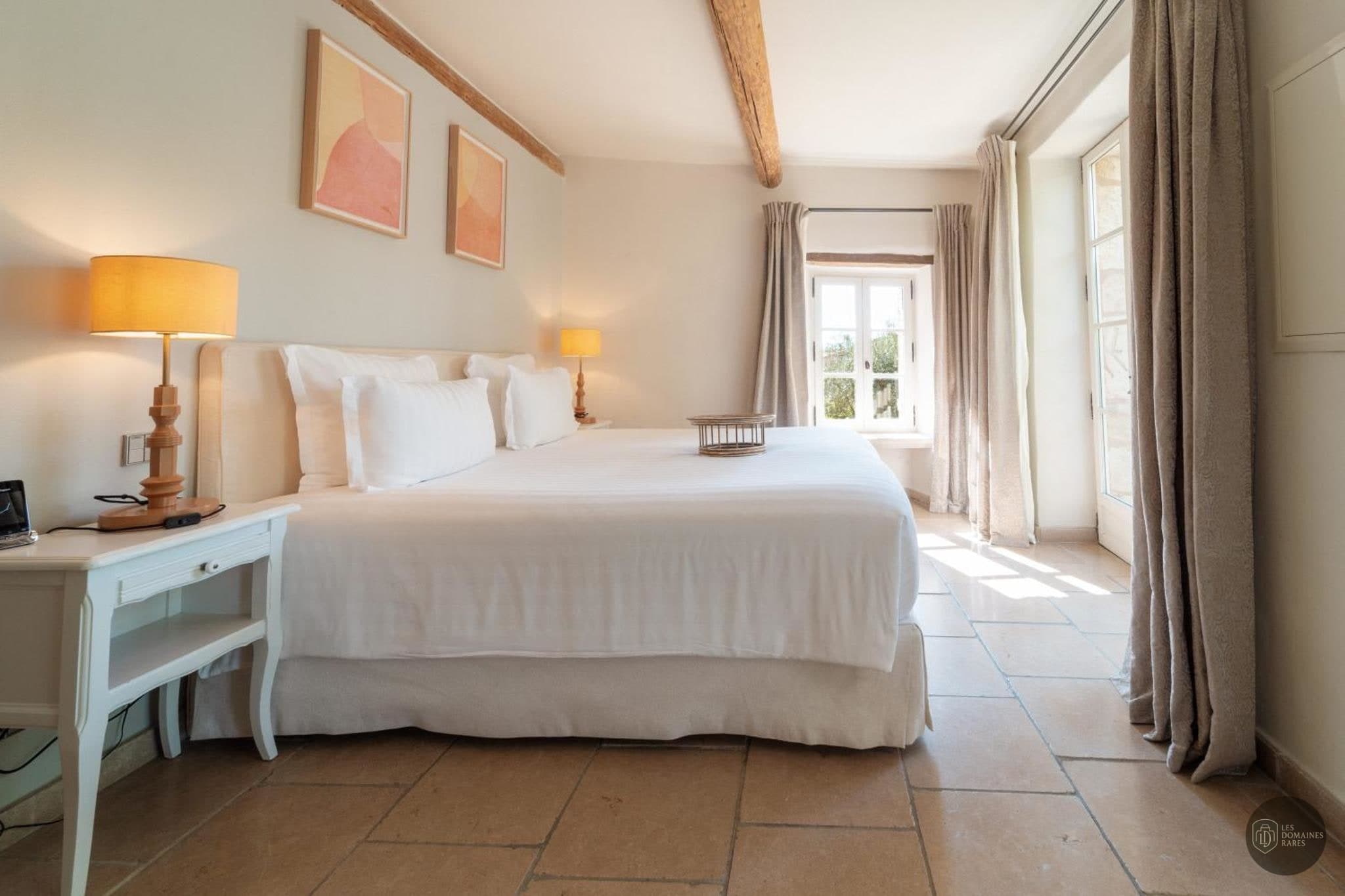 Vue extérieure de l'hôtel Coquillade Provence à Gargas en Provence-Alpes-Côte d'Azur