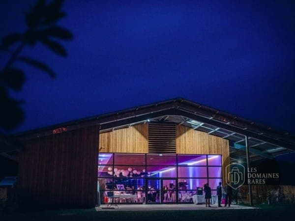 Vue extérieure du lieu Cour de Honau à La en Grand Est