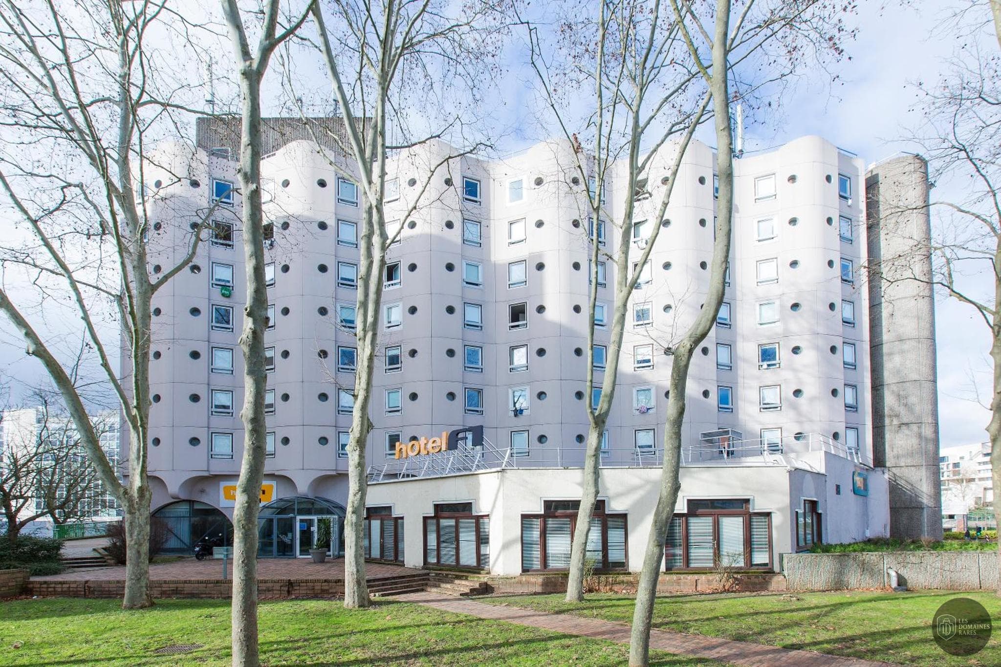 Cowool Cergy — Extérieur