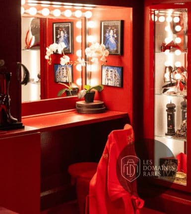 Espace intérieur du domaine Crazy Horse Paris à Paris en Île-de-France