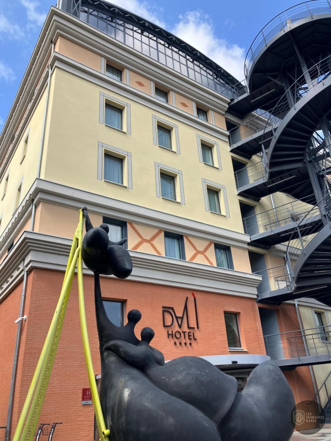 Vue extérieure de l'hôtel Dali Hôtel à Perpignan en Occitanie