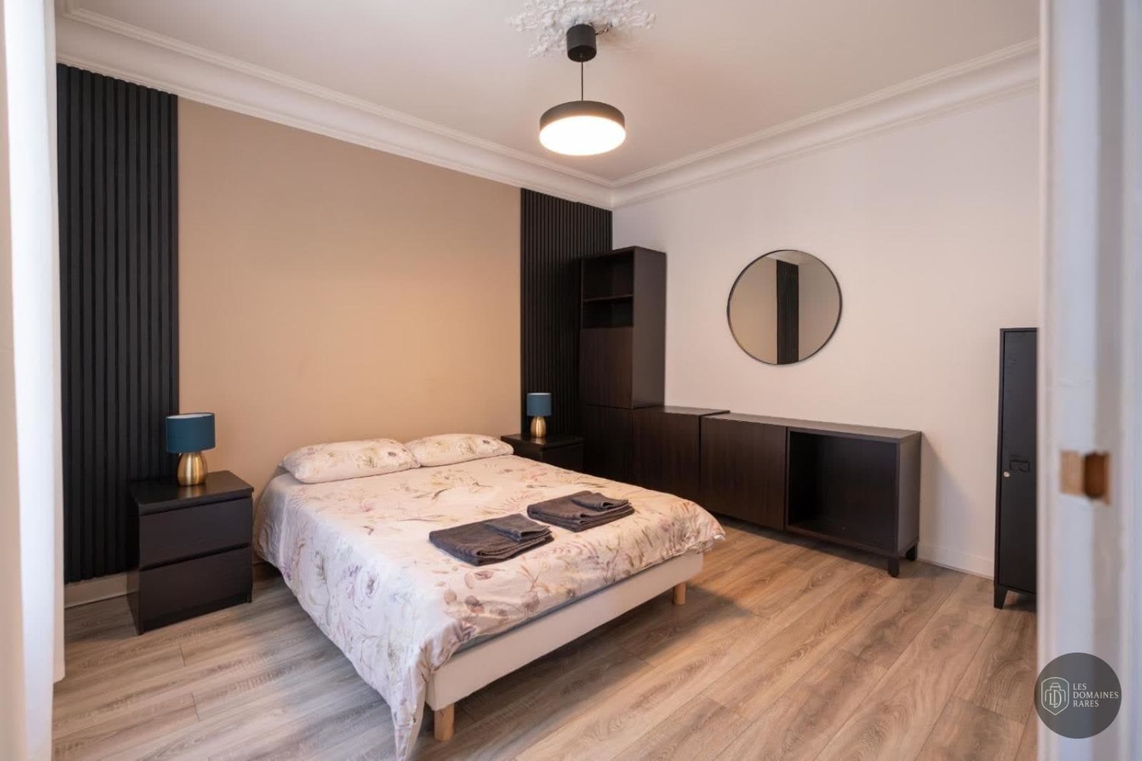 Chambre de l'hôtel Deskopolitan Paris Voltaire à Paris en Île-de-France - séminaire paris france coordonnées gps latitude : 48.852626