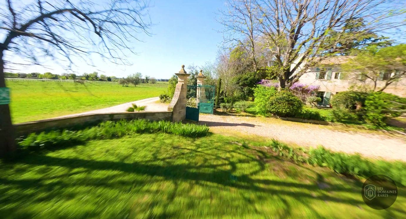 Vue extérieure du domaine Domaine Arbaud à Redessan en Occitanie