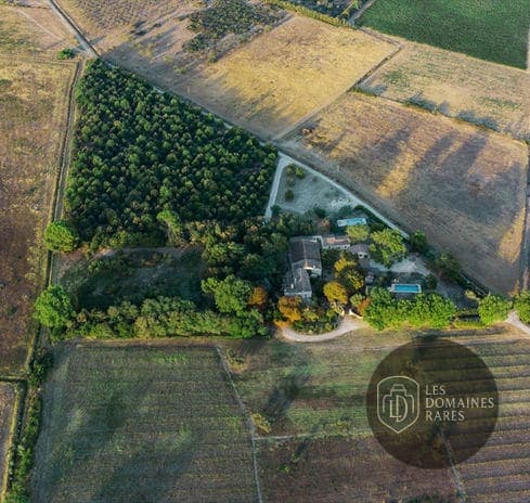 Vue extérieure du domaine Domaine Arbaud à Redessan en Occitanie