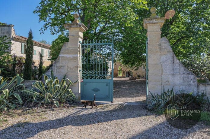 Vue extérieure du domaine Domaine Arbaud à Redessan en Occitanie