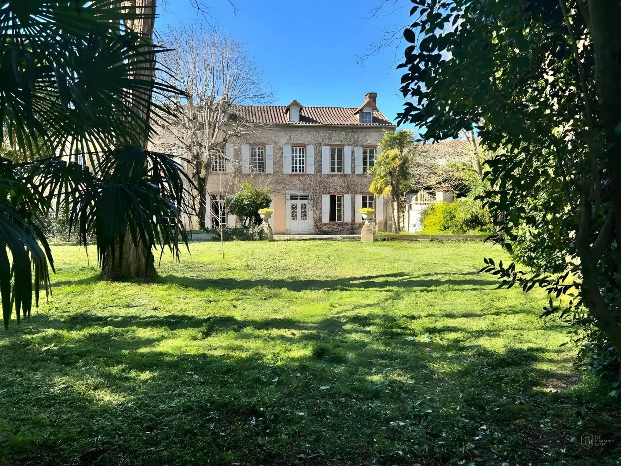 Vue extérieure du domaine Domaine Arros à Montégut en Occitanie