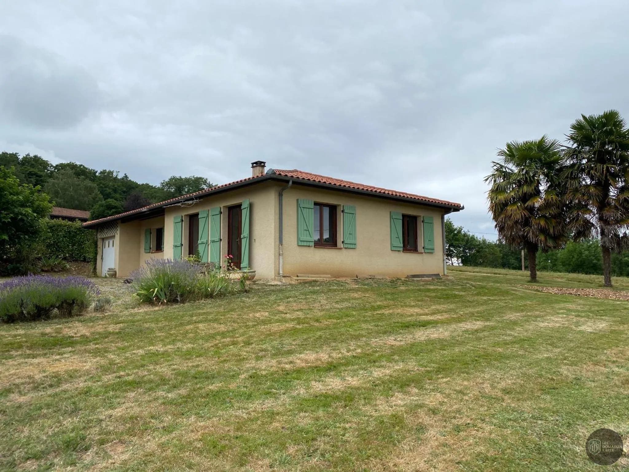 Vue extérieure du domaine Domaine Arros à Montégut en Occitanie