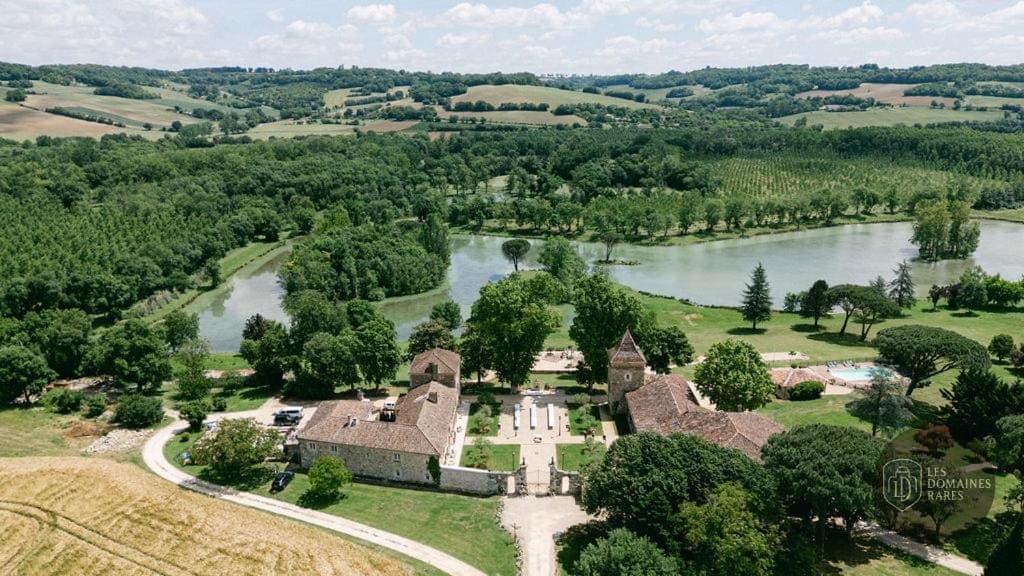 Vue extérieure du domaine Domaine Boulouch à Lectoure en Occitanie
