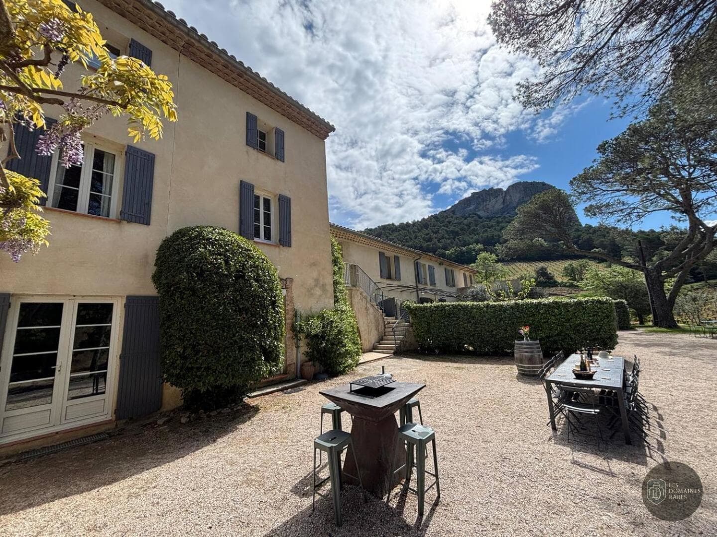 Vue extérieure du domaine Domaine Cassan en Provence-Alpes-Côte d'Azur