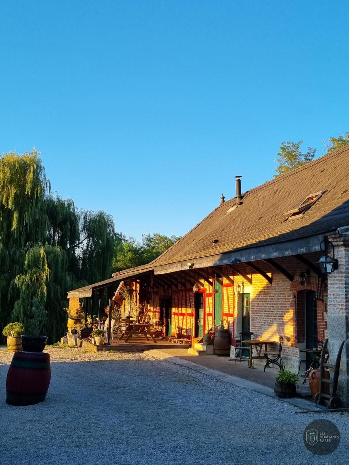 Vue extérieure du domaine Domaine Etre et Sens en Bourgogne-Franche-Comté