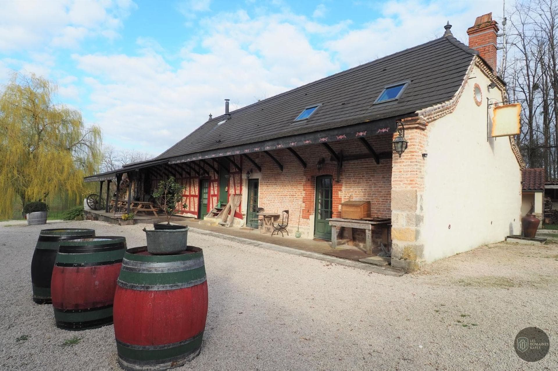 Vue extérieure du domaine Domaine Etre et Sens en Bourgogne-Franche-Comté