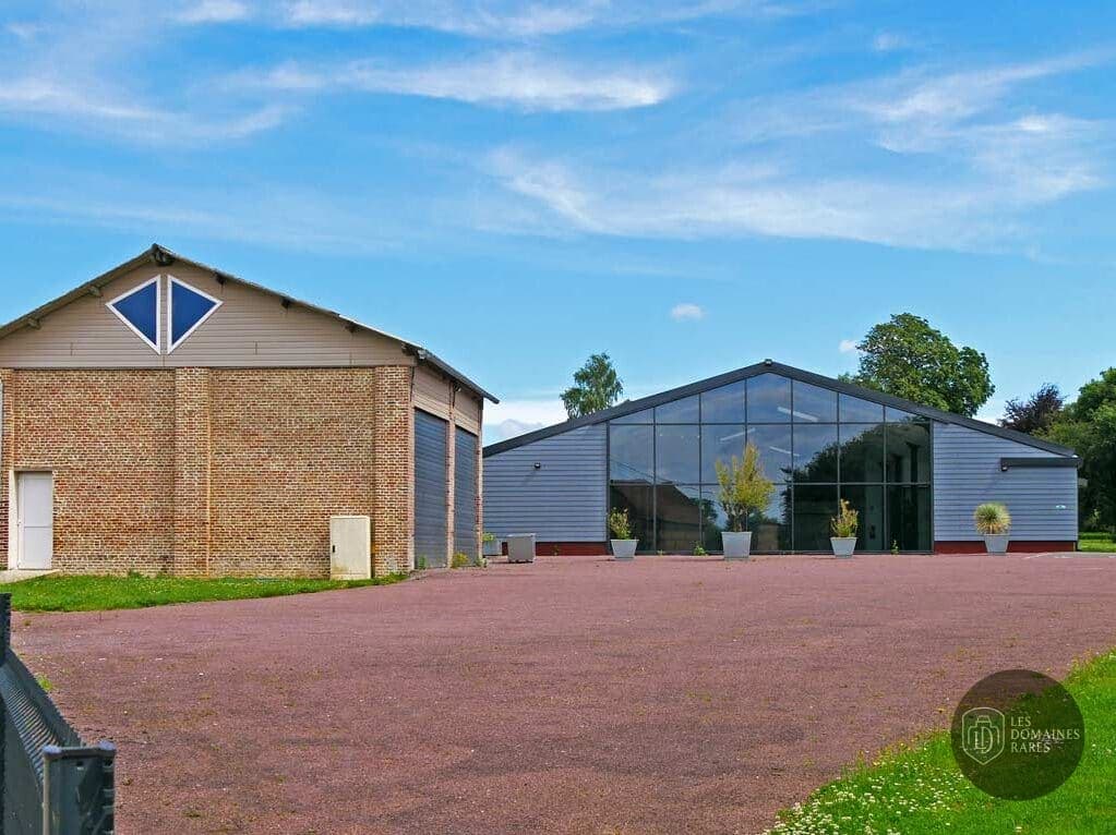 Vue extérieure du domaine Domaine Le Plouy en Hauts-de-France