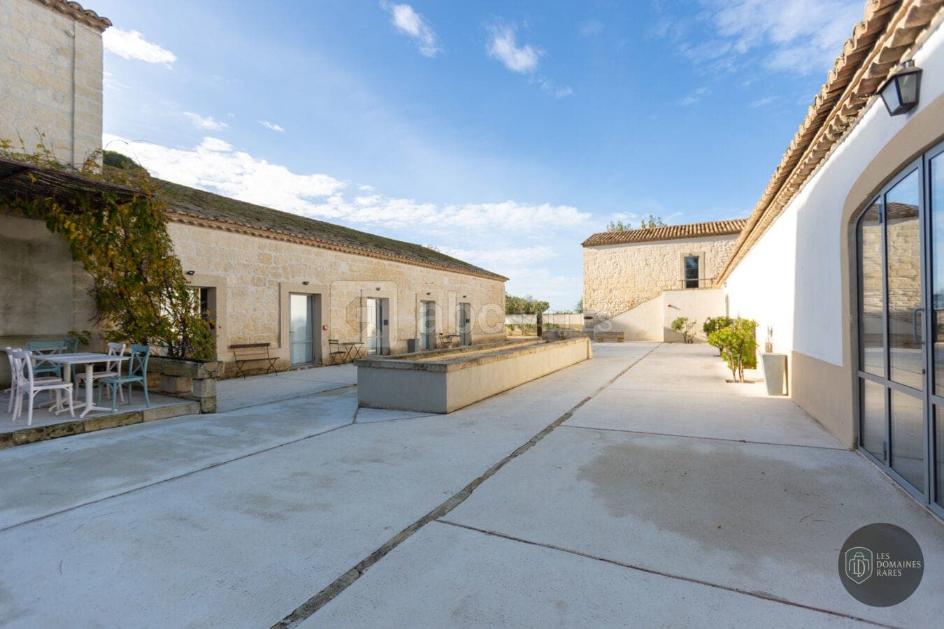 Vue extérieure du domaine Domaine Le Sauvage en Provence-Alpes-Côte d'Azur