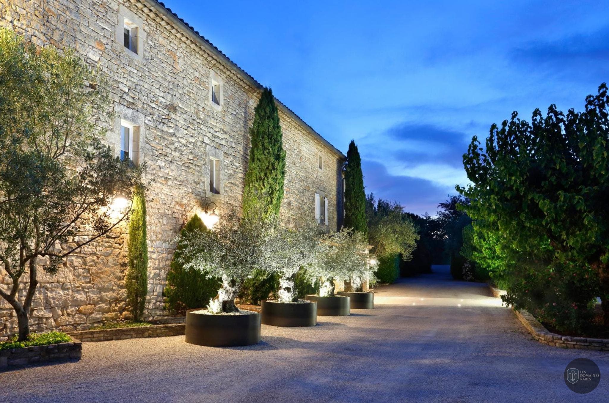 Vue extérieure du domaine Domaine Mas du Terme à Barjac en Occitanie