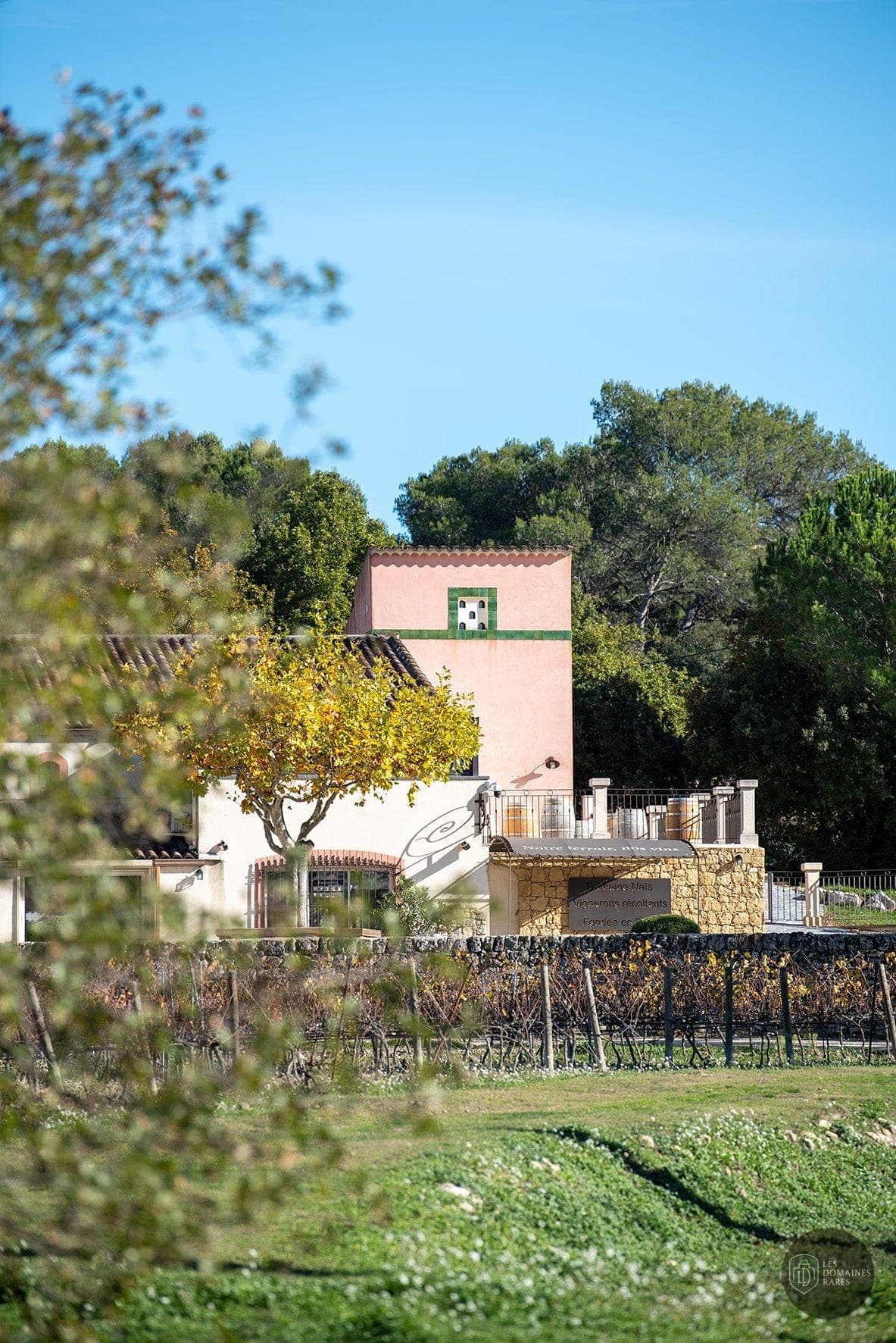 Vue extérieure du domaine Domaine Naïs à Rognes en Provence-Alpes-Côte d'Azur