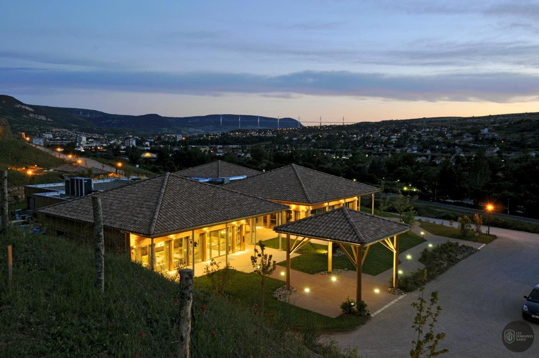 Vue extérieure de l'hôtel Domaine Saint Esteve à Millau en Occitanie