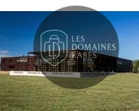Vue extérieure du château Domaine Tourbillon à Lagnes en Provence-Alpes-Côte d'Azur