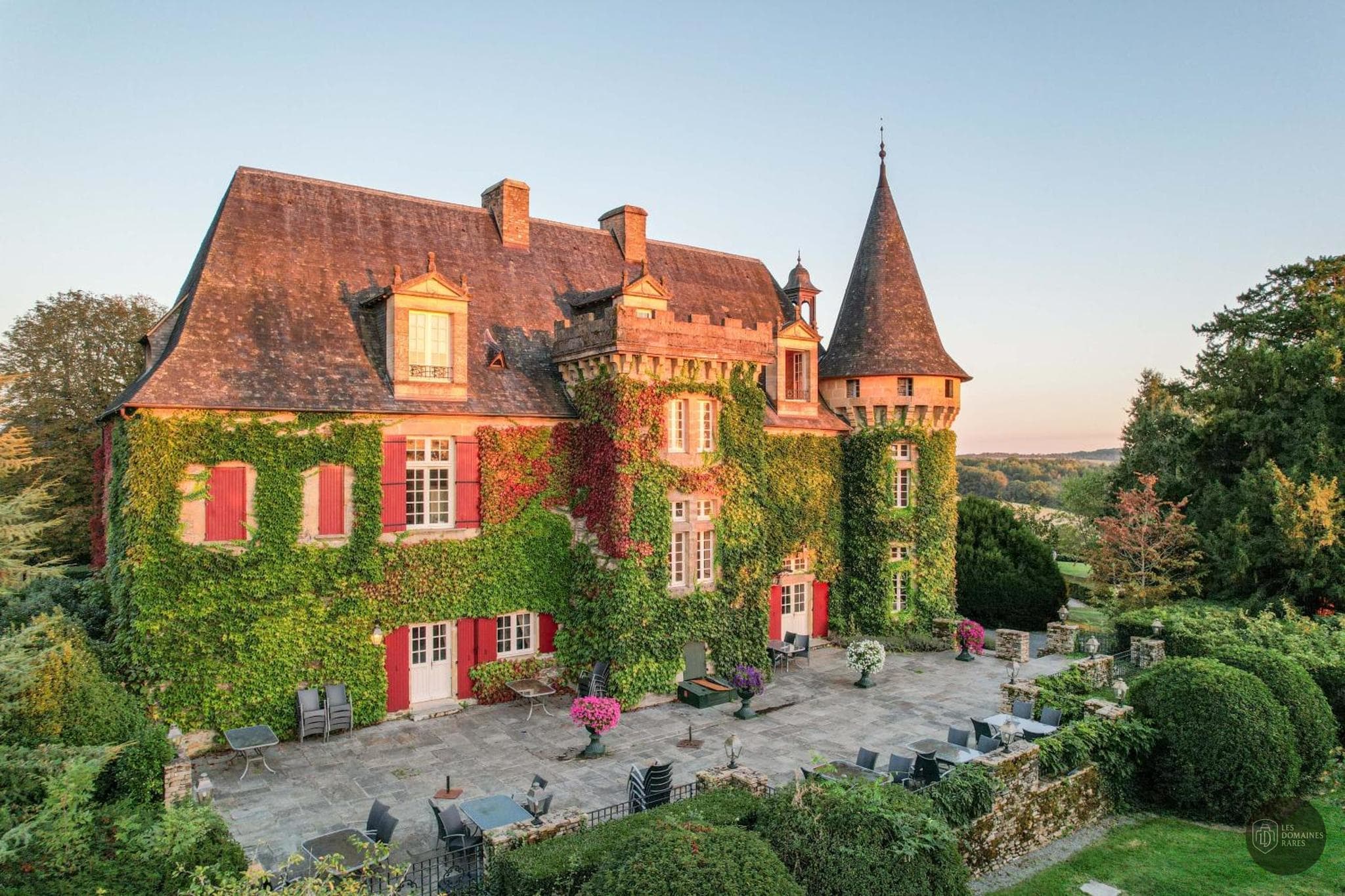 Vue extérieure du château Domaine d'Essendieras en Nouvelle-Aquitaine