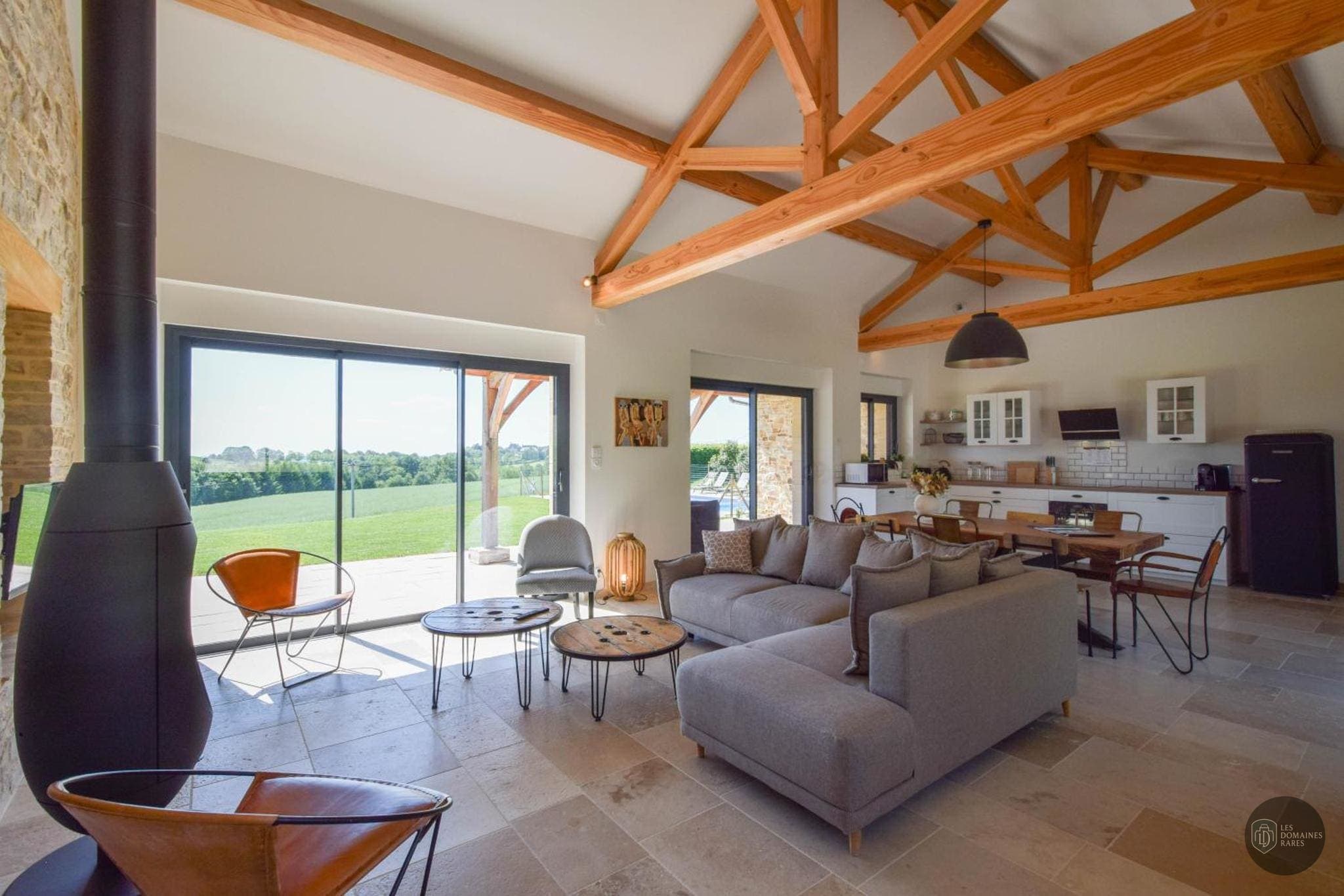 Vue extérieure du château Domaine d'Essendieras en Nouvelle-Aquitaine