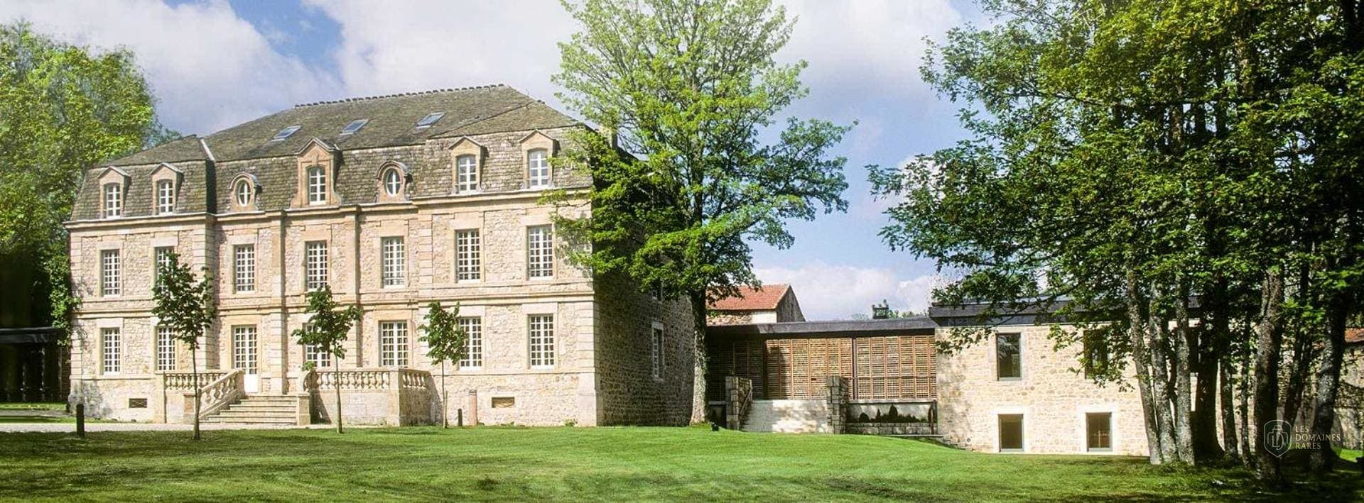 Vue extérieure du domaine Domaine de Barres à Langogne en Occitanie