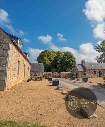 Vue extérieure du domaine Domaine de Boisgelin à Pléhédel en Bretagne