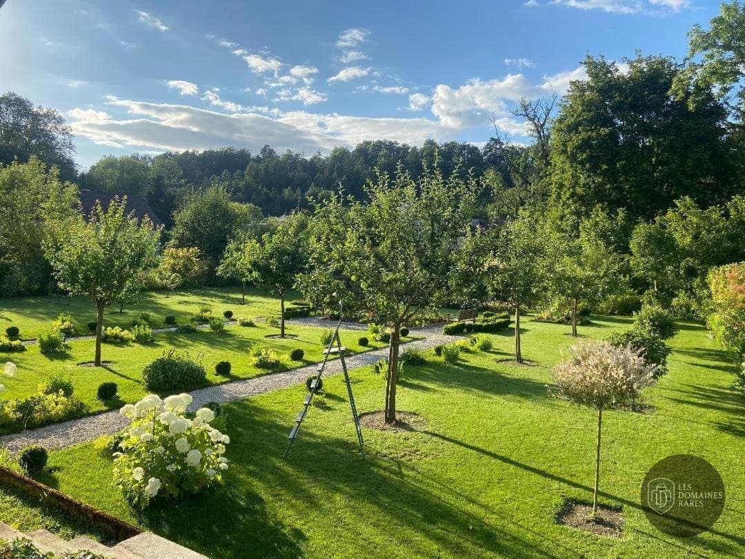 Vue extérieure du château Domaine de Brumont à Maumusson en Occitanie