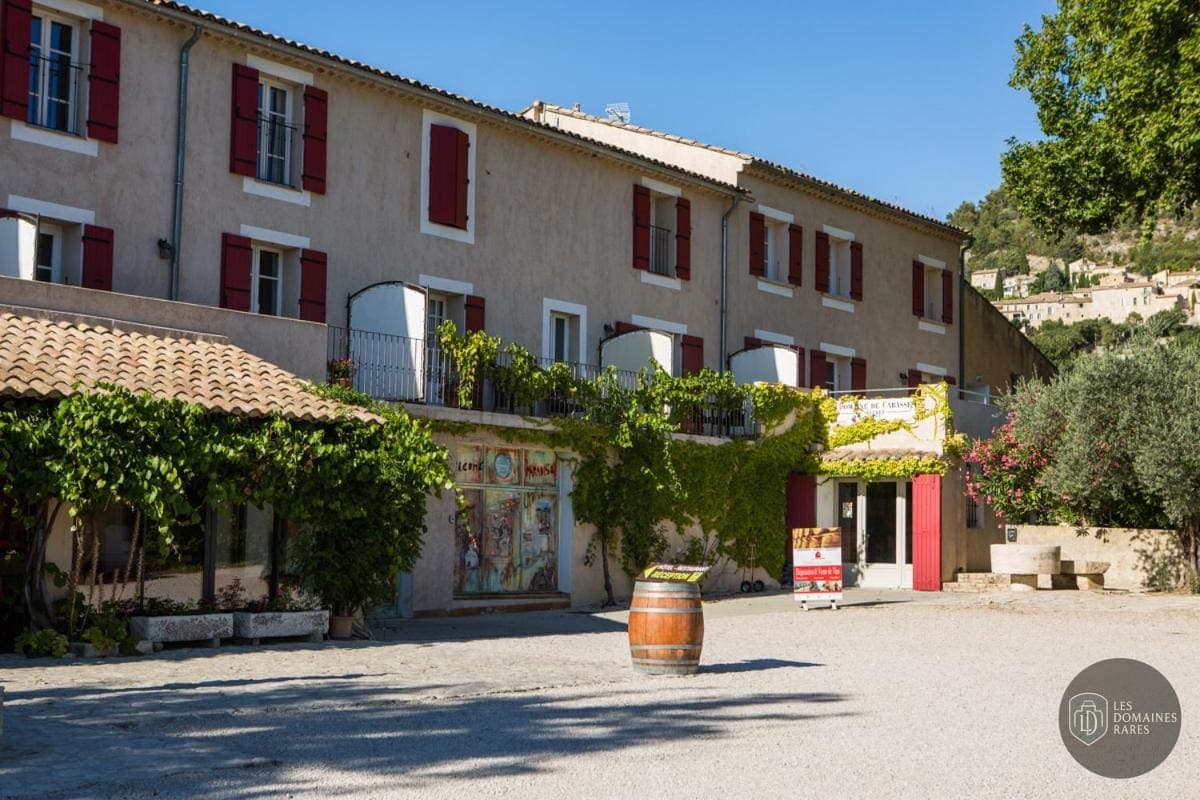 Vue extérieure du domaine Domaine de Cabasse à Séguret en Provence-Alpes-Côte d'Azur
