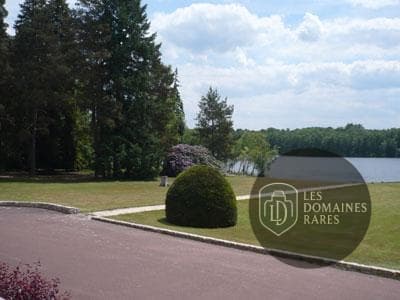 Vue extérieure du domaine Domaine de Chales en Centre-Val de Loire
