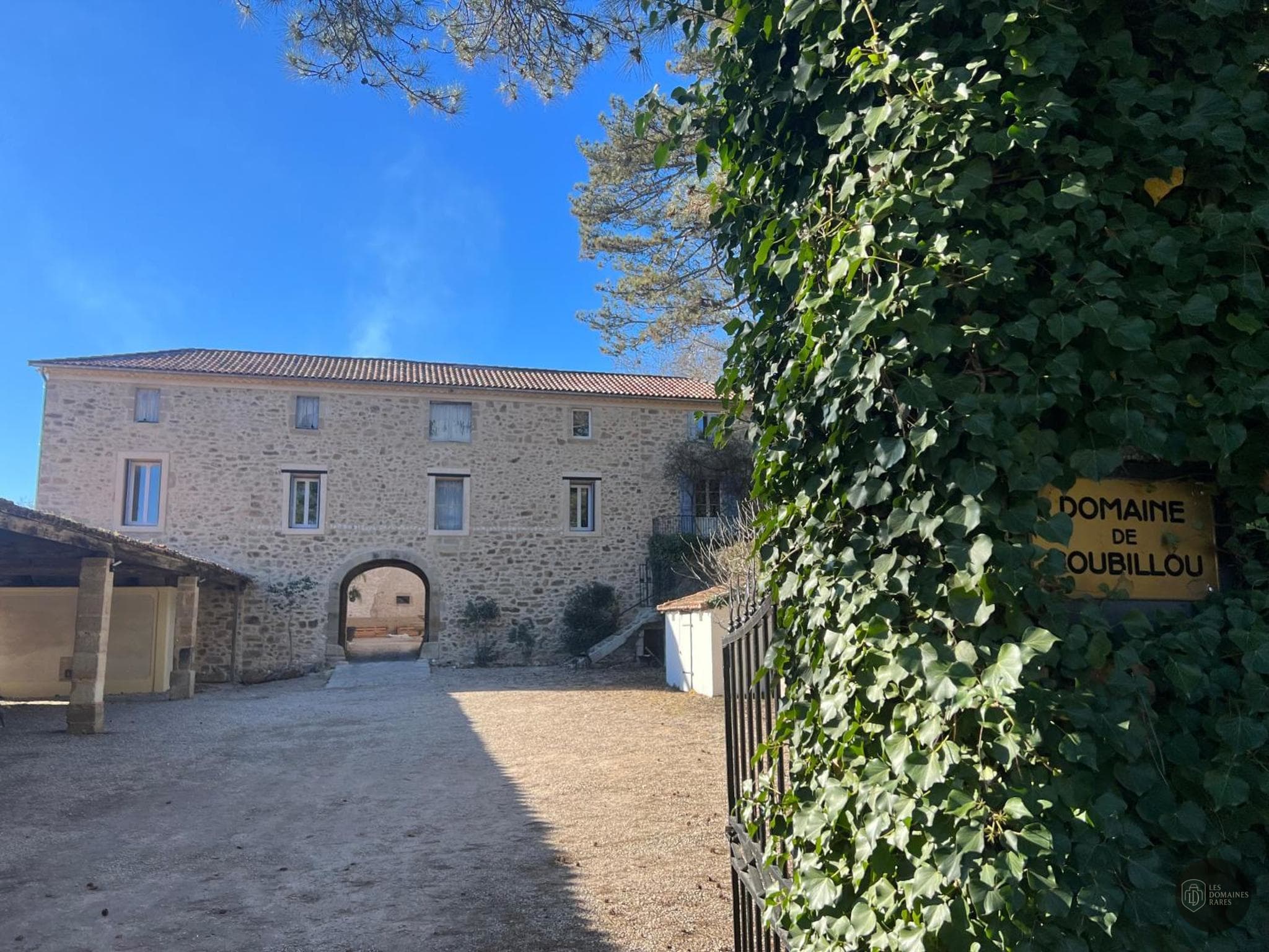 Vue extérieure du domaine Domaine de Coubillou en Occitanie